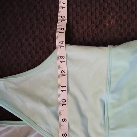 LULULEMON Surplice tank - Picture 4 of 5